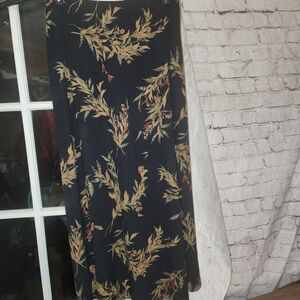 Chic Black Floral Maxi Skirt